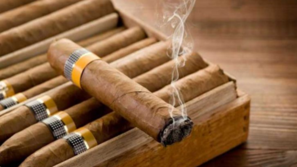 كوبا تلغي مهرجان السيجار مع تزايد الضغوط الاقتصادية الأميركية