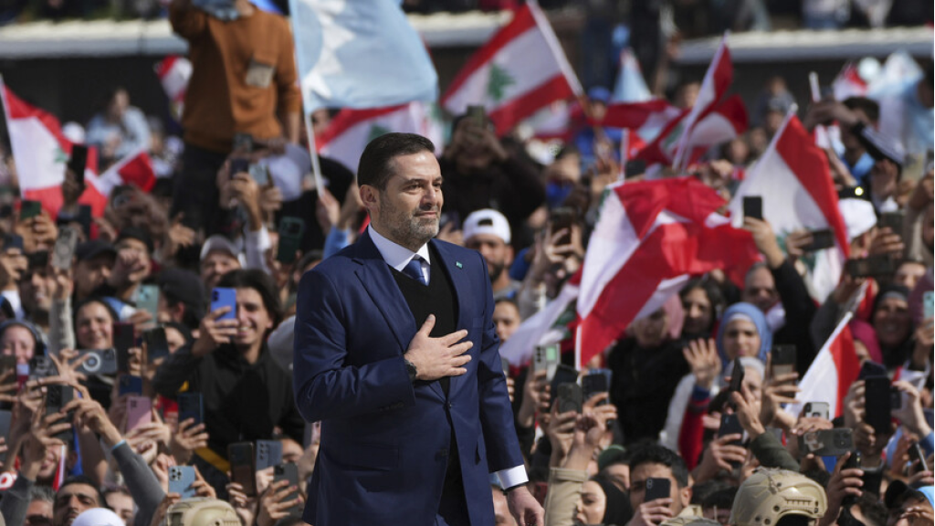 الحريري يتأثر ويبكي أمام مناصريه بعد خطابه في ذكرى اغتيال والده ويثير تفاعلا واسعا (فيديو)