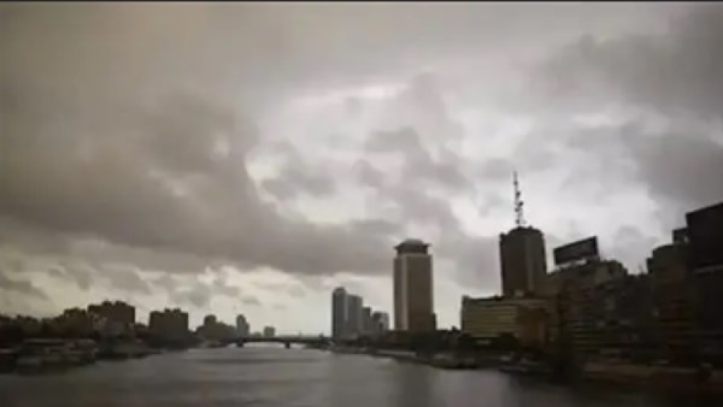 كتل هوائية دافئة يليها منخفض جوي.. فكيف سيكون طقس بداية الأسبوع؟