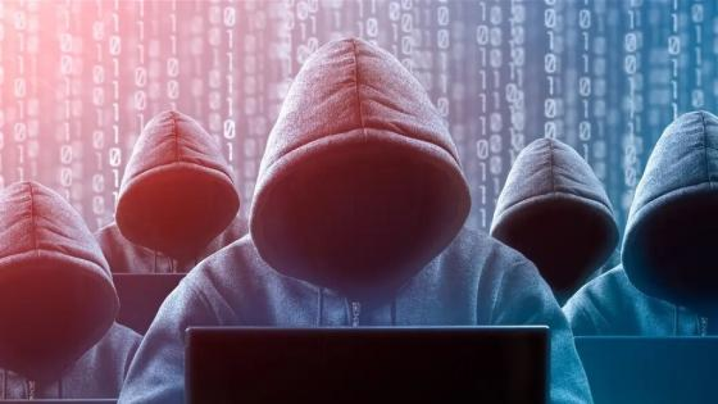 من خلال تطبيق خاص.. يستدرجون المثليين ويسلبونهم أموالهم بعد تهديدهم بالسكاكين