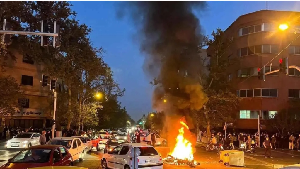 إيران تفرج عن مئات المحتجّين غير المتورطين بالعنف وتكشف حجم الأضرار