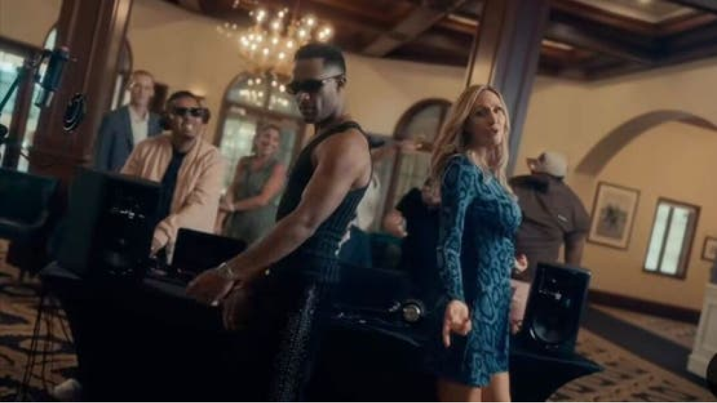 محمد رمضان يغني مع لارا ترامب.. 