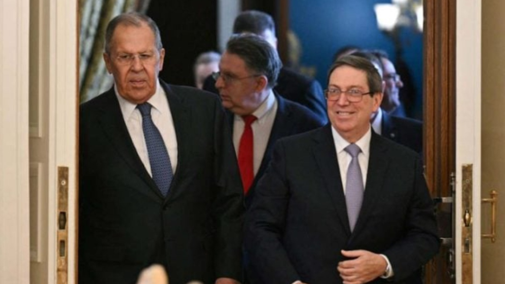 روسيا تستضيف وزير الخارجية الكوبي وتحث أمريكا على عدم حصار كوبا