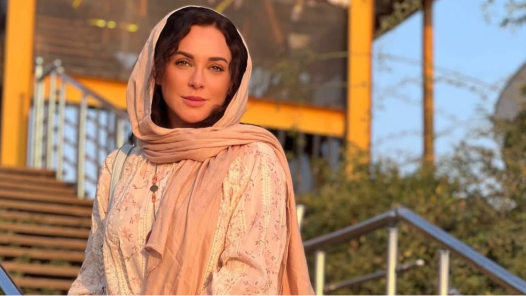 الفنانة السورية سلاف فواخرجي توضح دوافع ارتدائها الحجاب في إيران