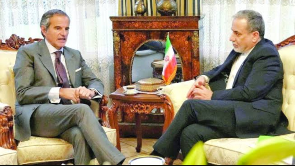 اتّصال هاتفي بين مدير وكالة الطاقة الذرية وعراقجي لبحث المحادثات الإيرانية الأميركية غير المباشرة