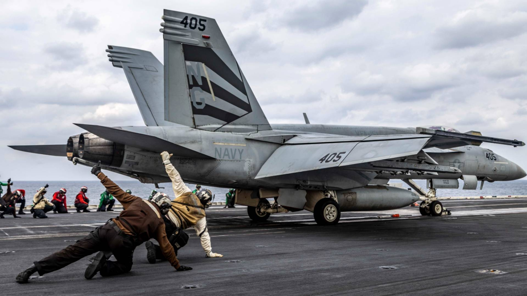 تحشيد أمريكي غير مسبوق.. جاهزية لحرب جوية مستمرة ووصول 