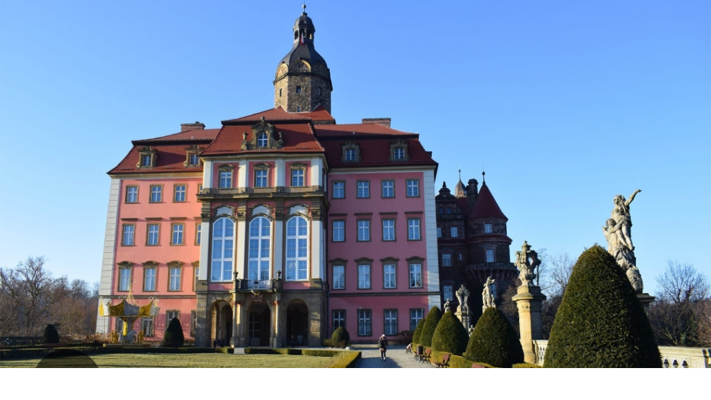 هذه القلعة الأوروبية تخفي سرًا نازيًا مظلمًا ولغزا عن ذهب مدفون