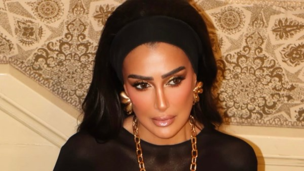 غادة عبد الرازق تخطف الأنظار بلوك مختلف