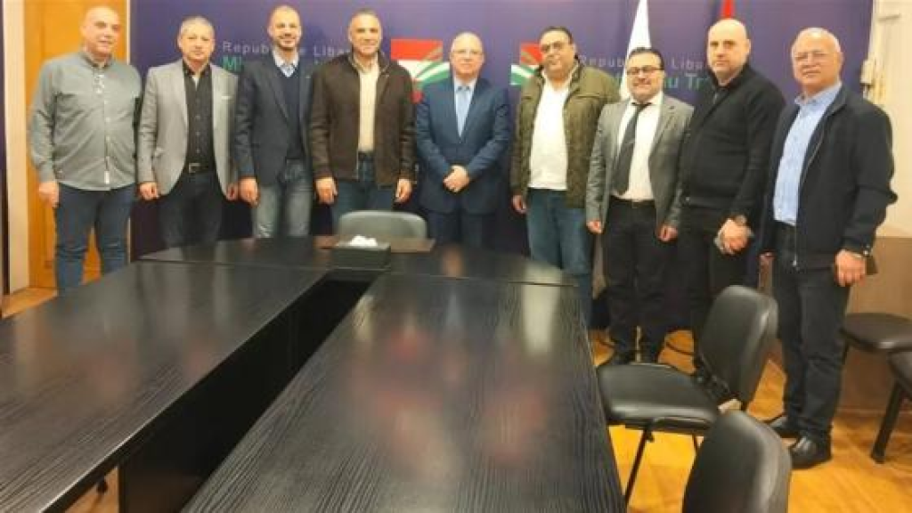 حيدر يستقبل وفد مستخدمي الضمان والبحث يتناول حقوق الموظفين والمضمونين