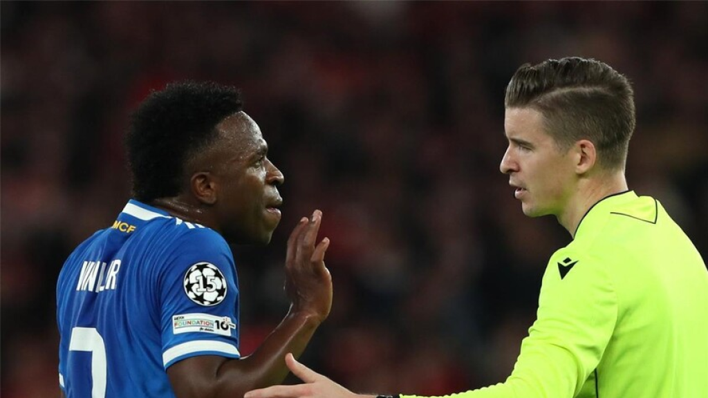 حكومة البرازيل تقتحم أزمة فينيسيوس جونيور بعد تعرضه لإهانة عنصرية (صورة)