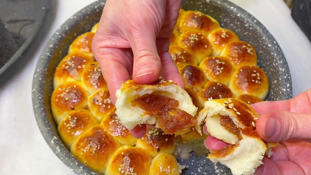 طريقة عمل طبقات خلية النحل بالتمر 