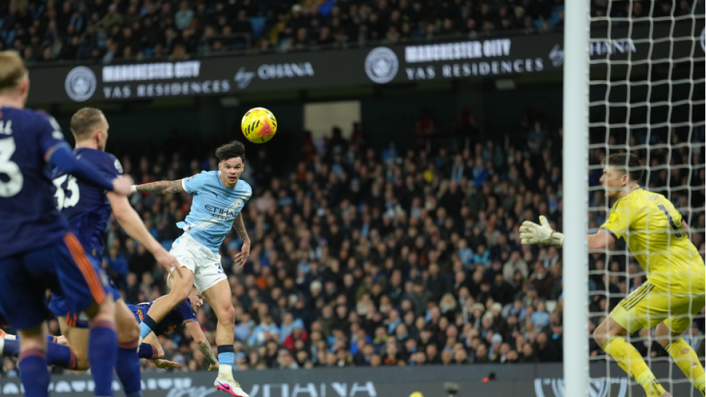 مانشستر سيتي يهزم نيوكاسل ويشدد الخناق على أرسنال في صدارة الدوري الإنجليزي