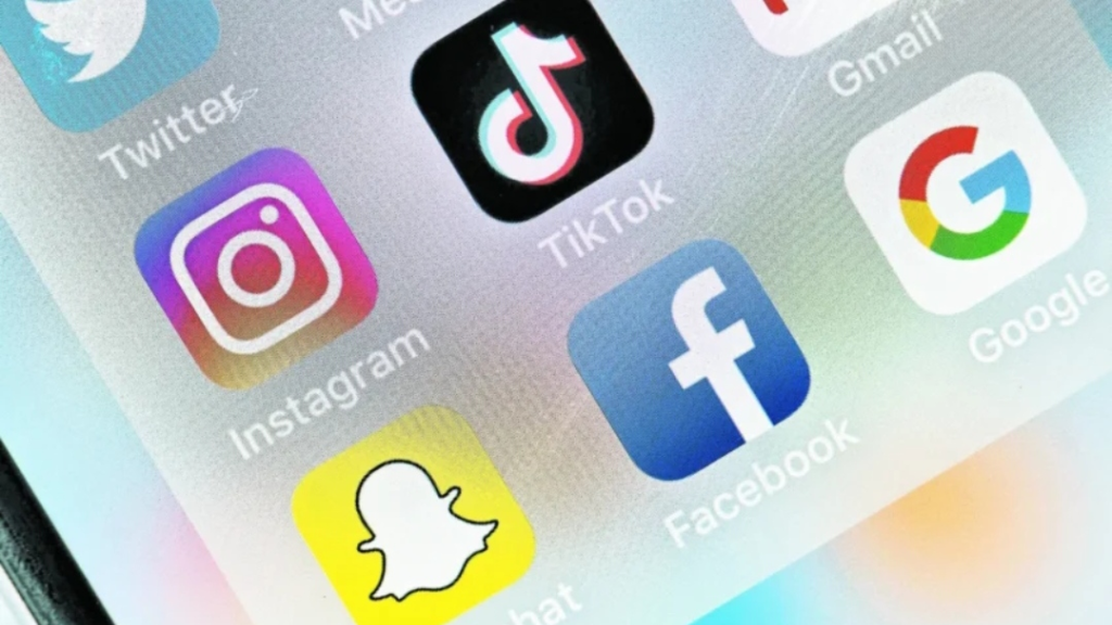 الحزب الحاكم بألمانيا يدعم فرض قيود على استخدام الأطفال منصات التواصل