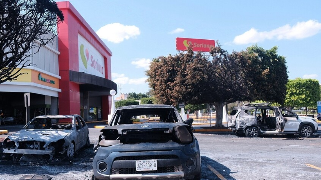 اضطرابات واسعة النطاق تعصف بالمدن السياحية المكسيكية