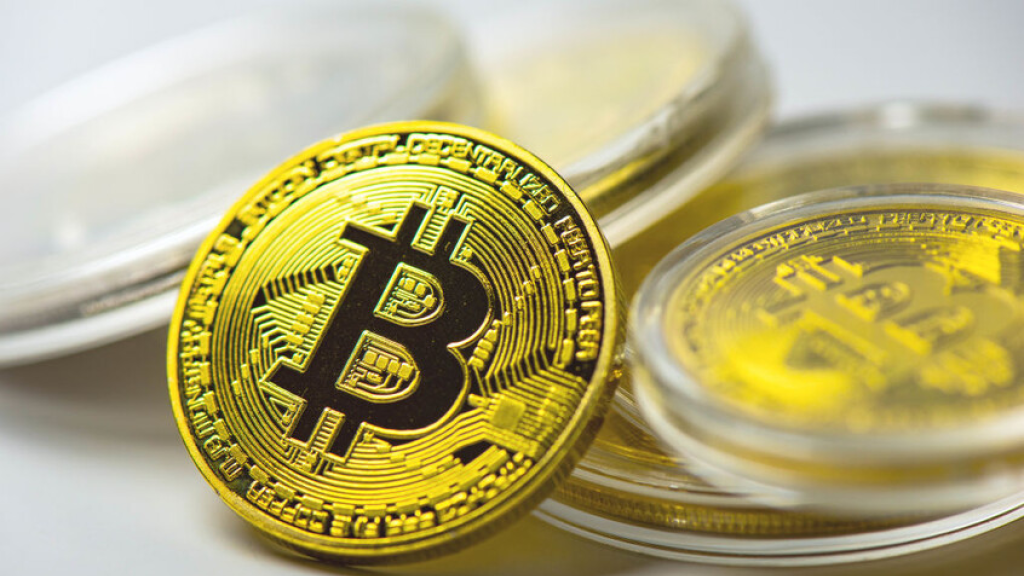 تراجع بتكوين إلى نحو 63 ألف دولار مع ضغوط بيعية صباحية