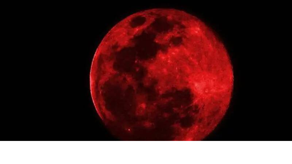 أول خسوف كلي للقمر لعام 2026.. اليكم الموعد!