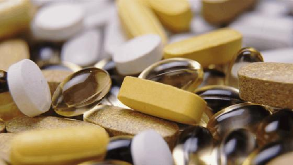 مكملات غذائية شائعة قد تضر الدماغ.. ما هي؟