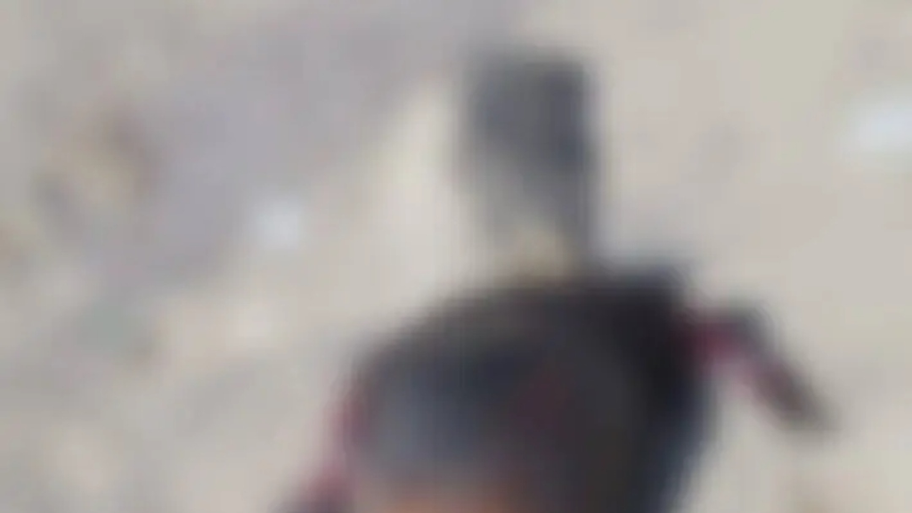 انتشال جثة من على شاطئ جزيرة الرمكين