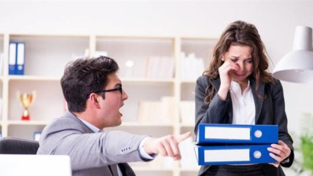 4 اضطرابات نفسية قد تكشف الوجه المظلم للقادة في بيئة العمل.. تعرّف إليها!