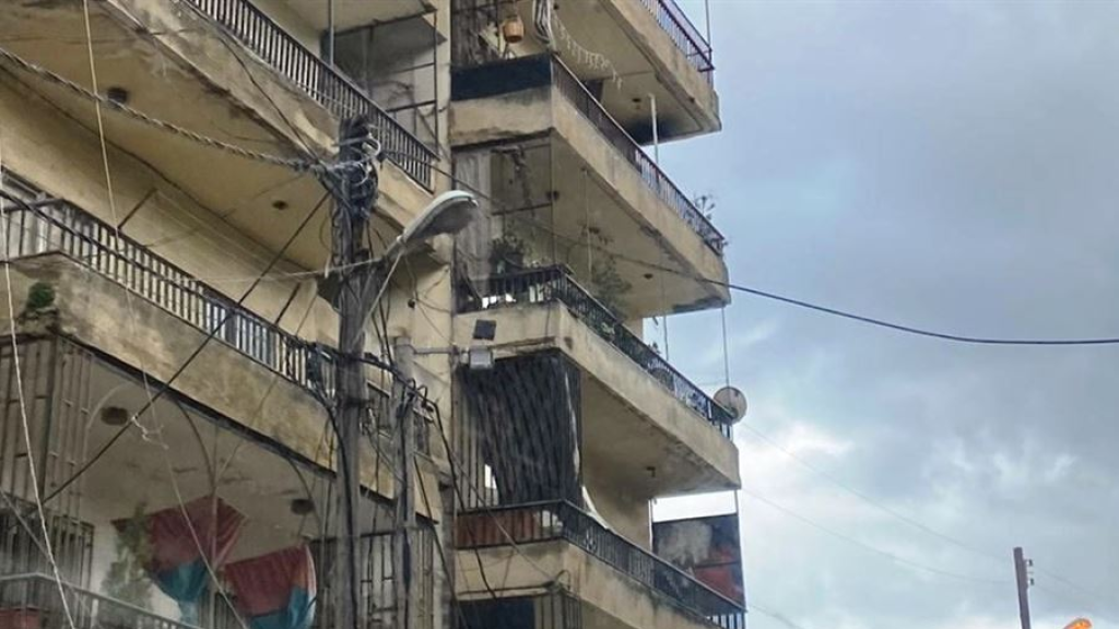 إخلاء مبنيين في بخعون معرضين لخطر السقوط