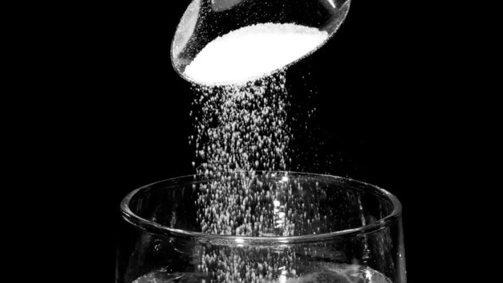 الماء المُملَّح صحيّ: حقيقة أم وَهم؟