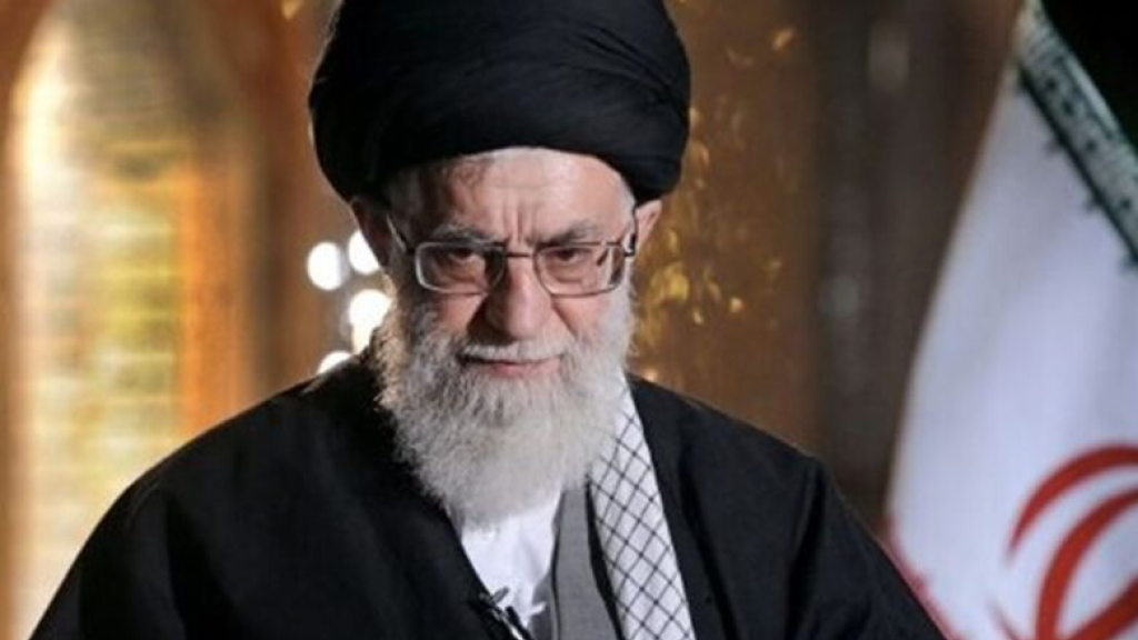  خامنئي غادر طهران وتم نقله إلى موقع آمن”