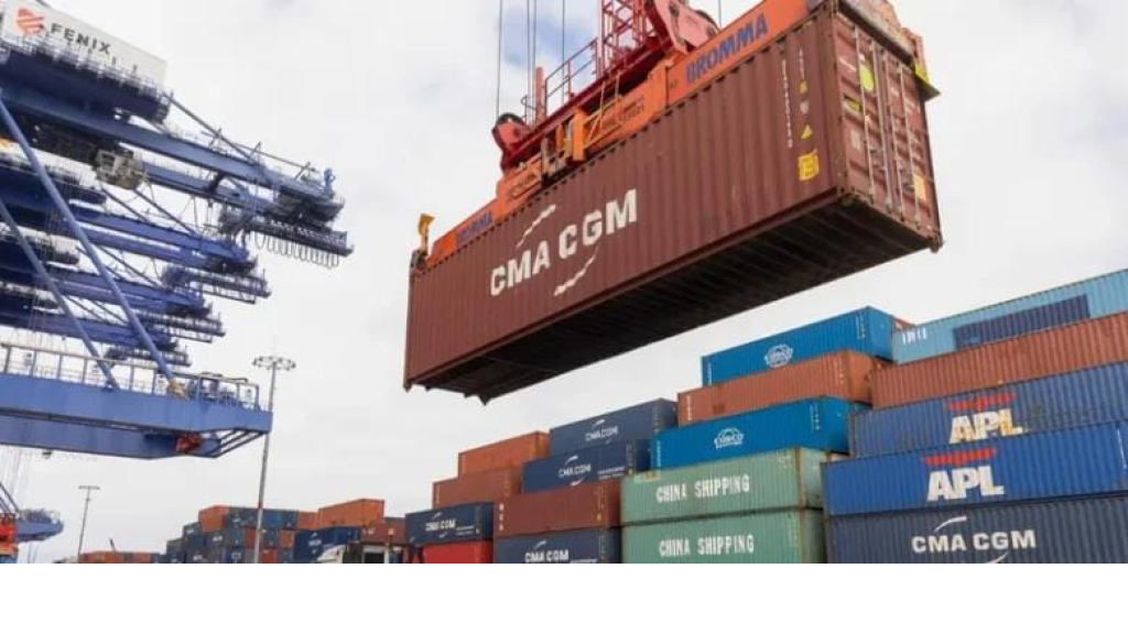 “CMA CGM” الفرنسية تعلق عبور سفنها عبر قناة السويس
