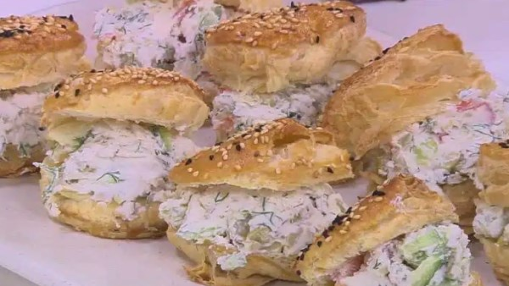 سناكس خفيف.. طريقة عمل باف بيستري محشي