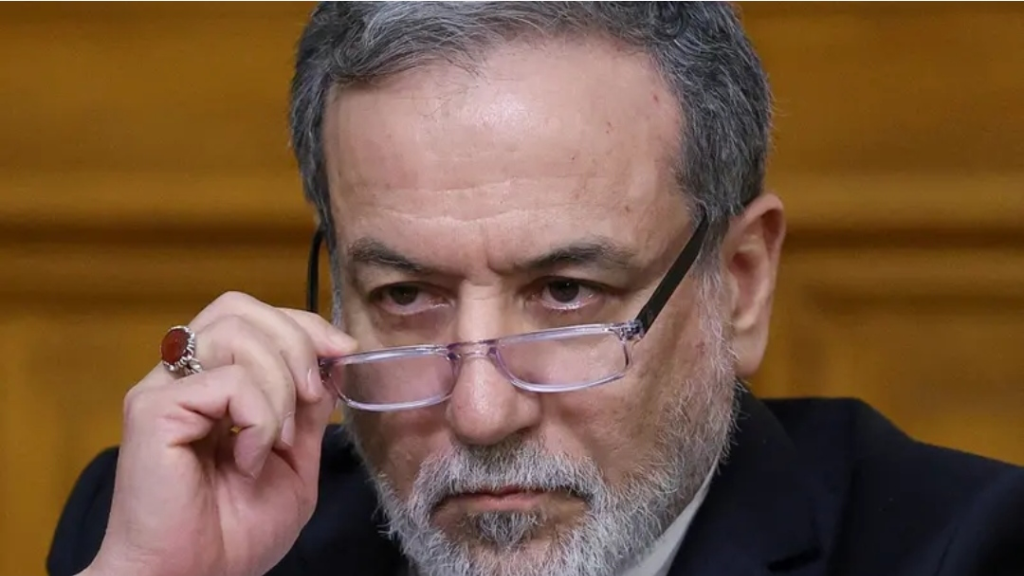 عراقجي لـ “الجزيرة”: نأمل ان يواجه أشقاؤنا في المنطقة الاميركيين والاسرائيليين بدلاً من مواجهتنا