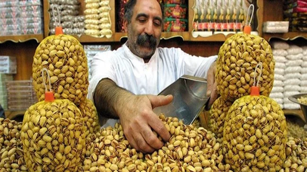 «الذهب الأخضر».. لماذا يتربع الفستق الإيراني على العرش؟