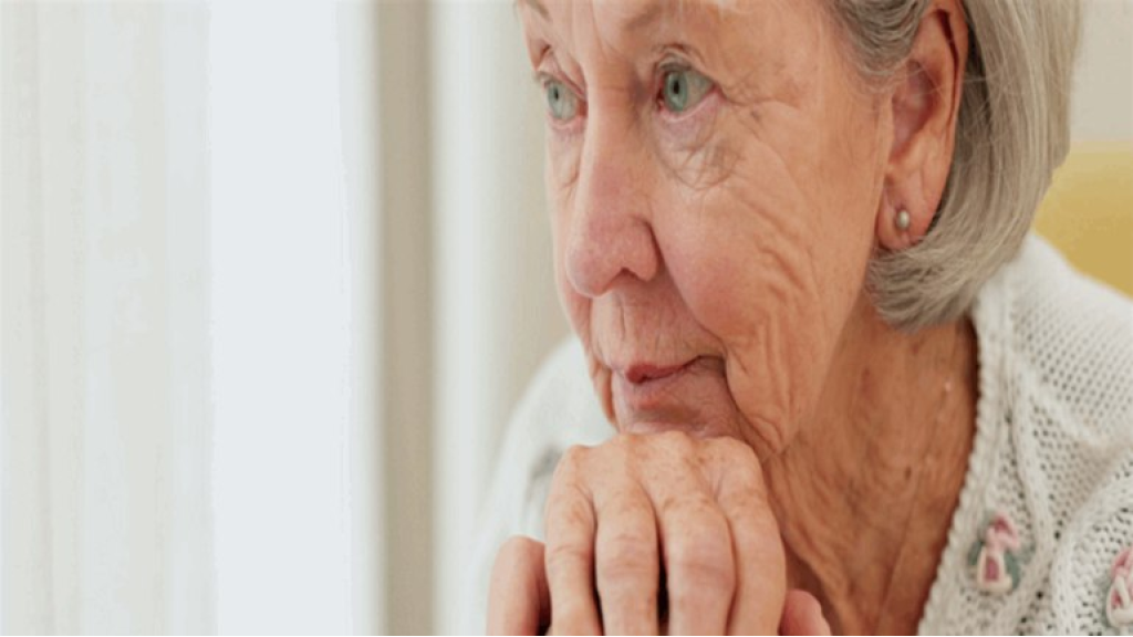 7 مؤشرات مبكرة في منتصف العمر قد تنذر بالخرف