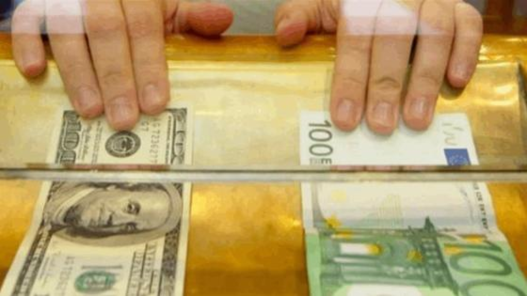 وسط التوترات.. الدولار يكسب واليورو يخسر والطاقة تحلّق