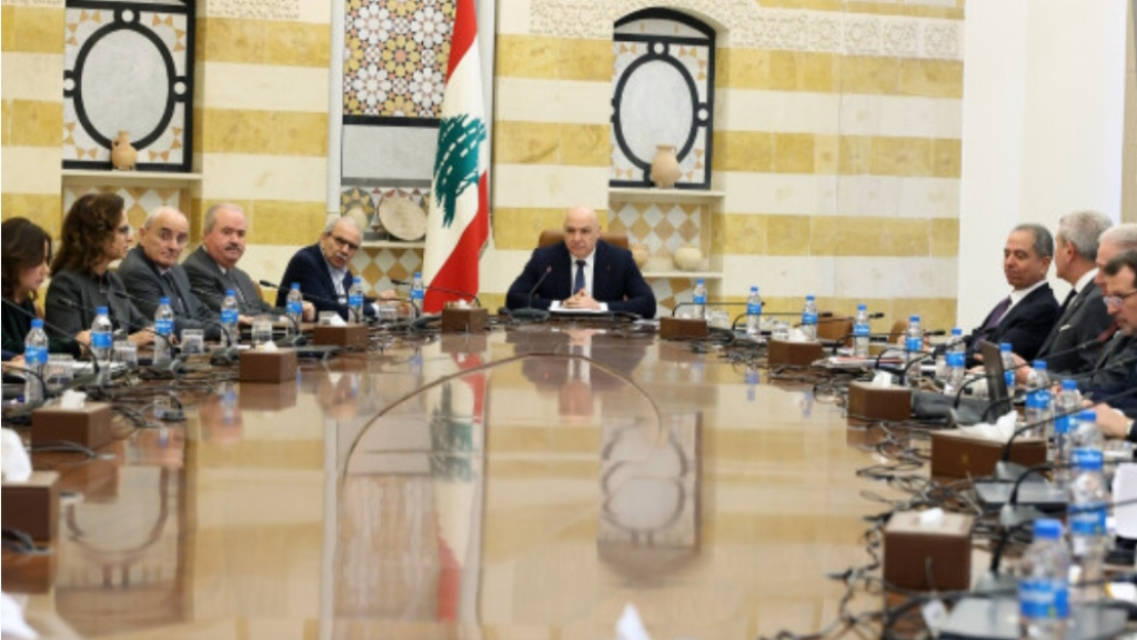 لماذا لم يستقل «الحزب» من الحكومة بعدما حظّرت نشاطه العسكري؟