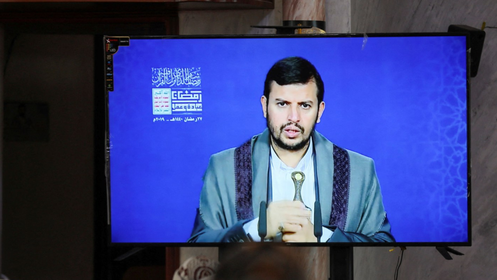 الحوثي: أيادينا على الزناد وسنتحرك حين تقتضي التطورات