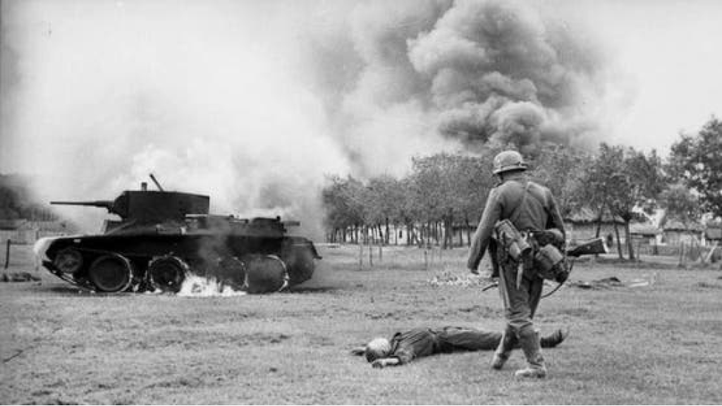 بقنبلة تحت سريره.. اغتيل أحد المقربين من هتلر أثناء نومه