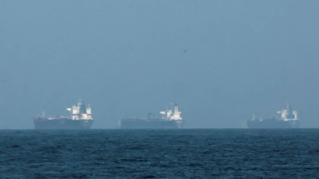 صحيفة أمريكية: الإمارات تدرس تجميد أصول إيرانية بمليارات الدولارات واحتجاز سفن