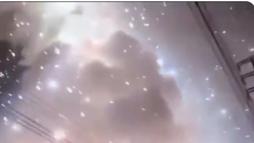 شاهد المفاجأة بعد سقوط صاروخ ايراني لم ينفجر في تل أبيب (فيديو)