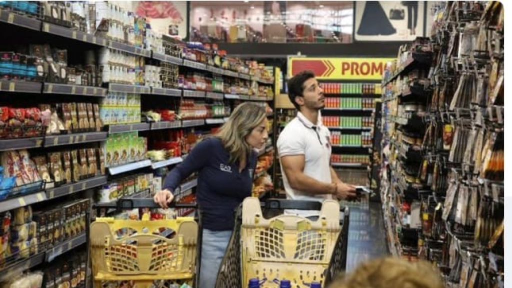 الطلب ارتفع بنحو 3 اضعاف على السلع الأساسية والحركة التجارية لا تتجاوز الـ20 في المئة في اسواق لبنان