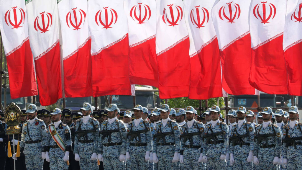 إيران تهدد بضرب 