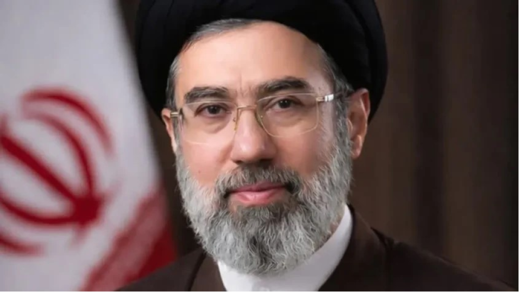 المرشد الثالث للجمهورية الإسلامية: من هو مجتبى خامنئي؟