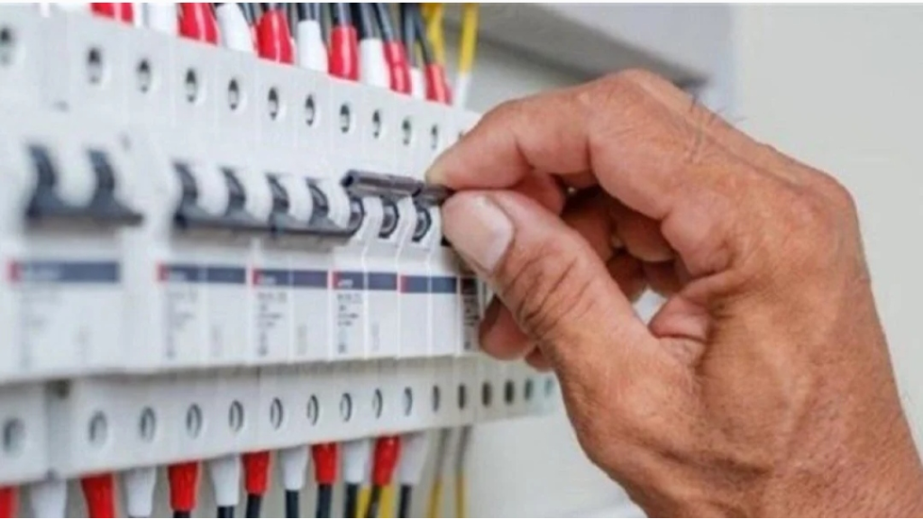 أزمة كهرباء دخل بها لبنان !!؟؟