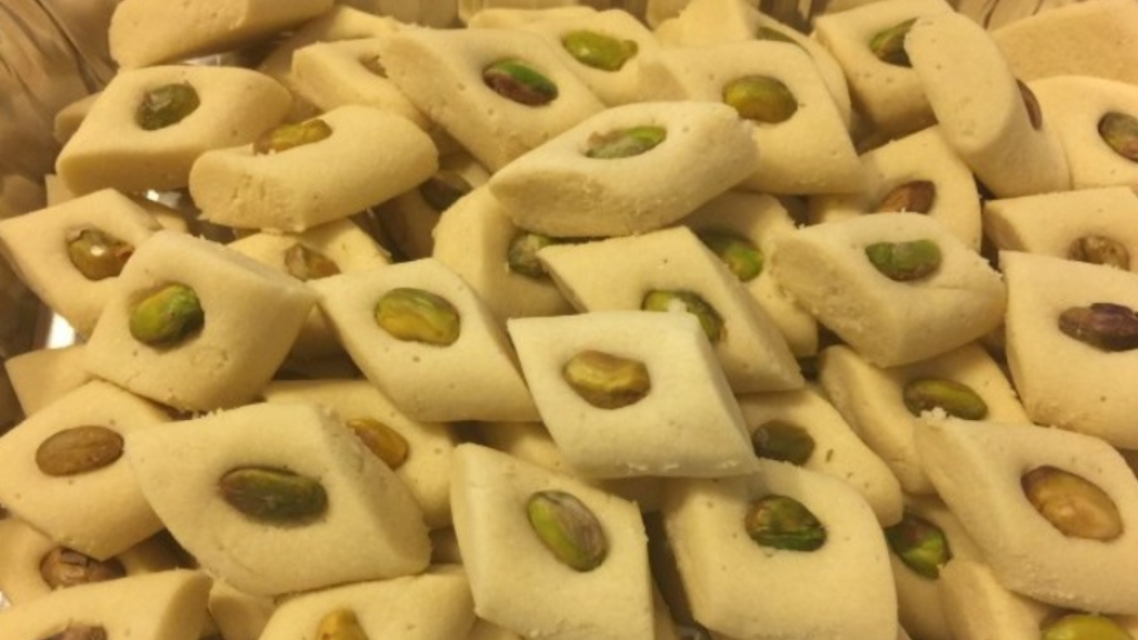 عمل الغريبة للعيد مثل المحلات بخطوات سهلة