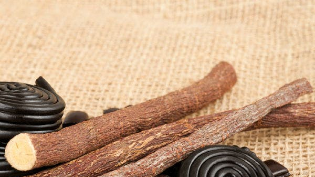 فوائد بالجملة.. ماذا يحدث للجسم عند تناول العرق سوس؟