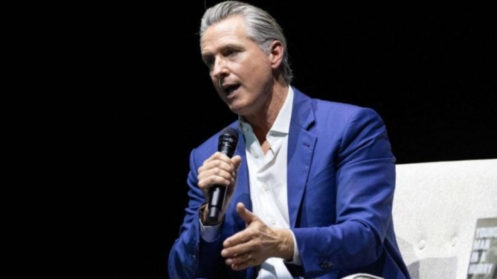 حاكم كاليفورنيا: لا مؤشرات على تهديد وشيك من مسيّرات إيرانية