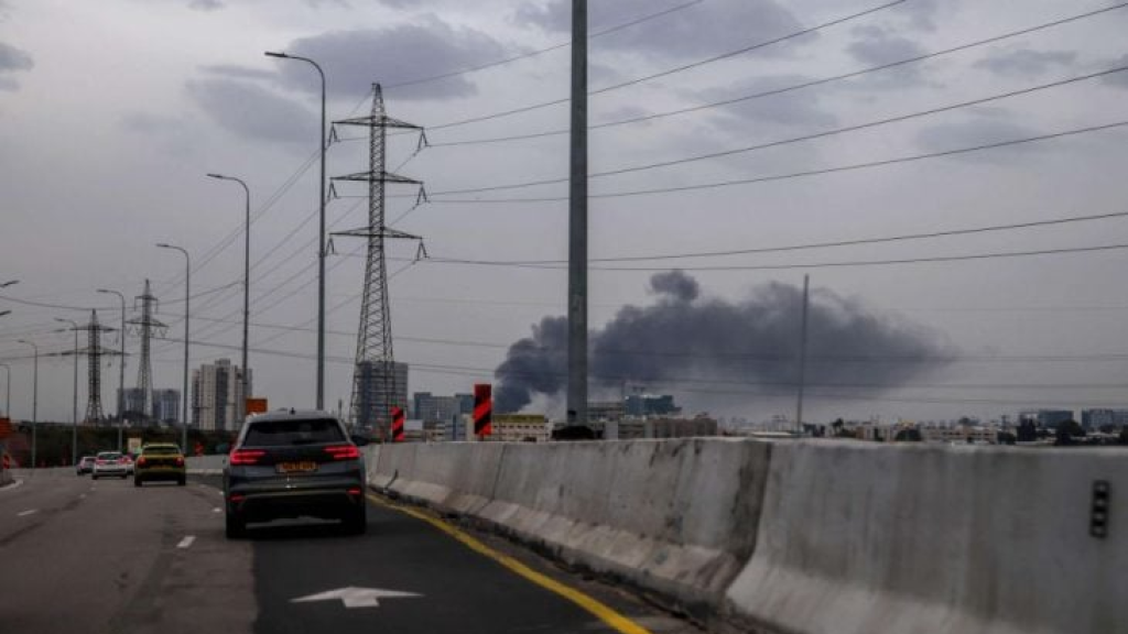 الحرس الثوري الإيراني يعلن أنه أطلق وحزب الله صواريخ نحو إسرائيل