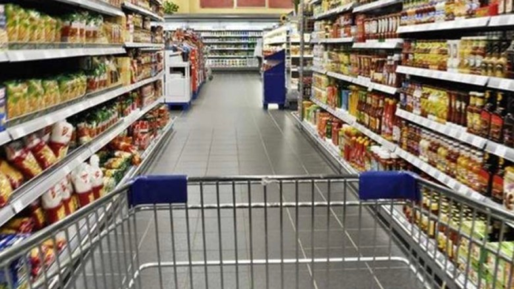 ١٣ يوماً على الحرب.. كميات السلع الغذائية والخبز والمحروقات تكفي لأشهر