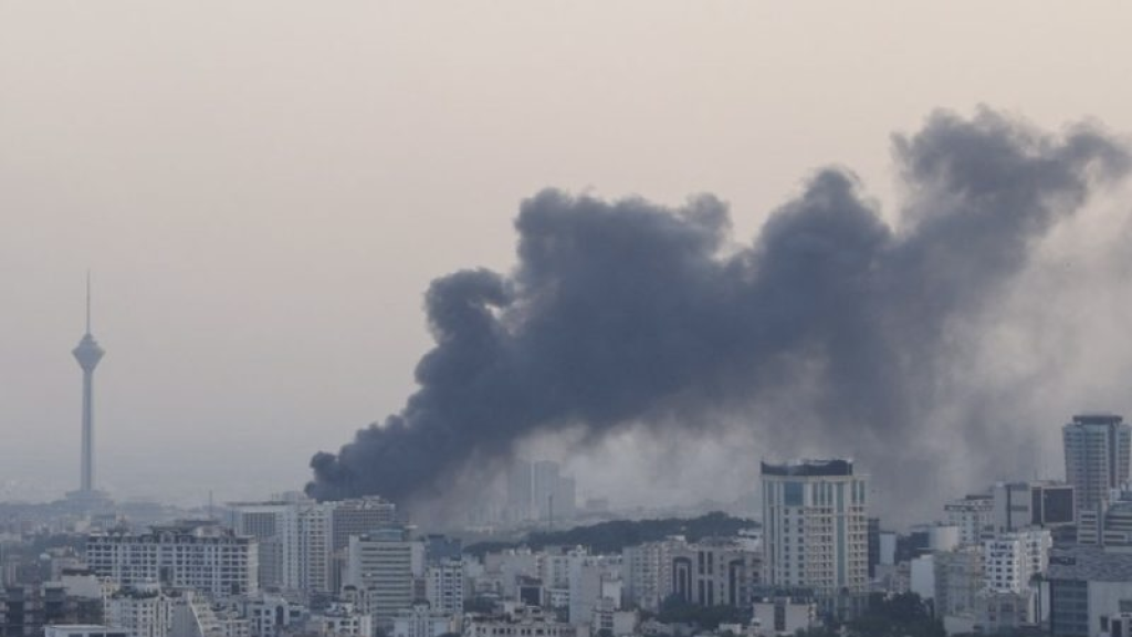 غارات على إيران