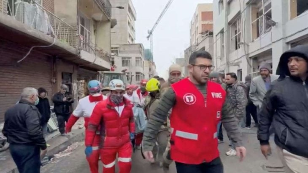 مقتل 15 شخصا في غارة جوية على مصنع بوسط إيران