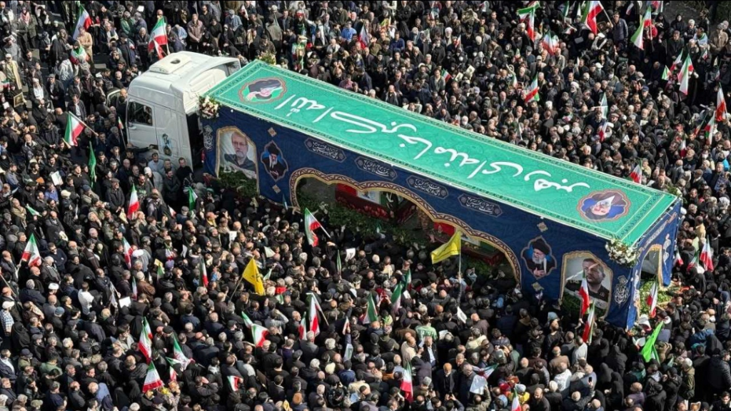 إيران تشيّع الشـ..ــهـ..ـيدين القائدين لاريجاني وسلـ.ـيماني وشـ.ـهداء السفينة 