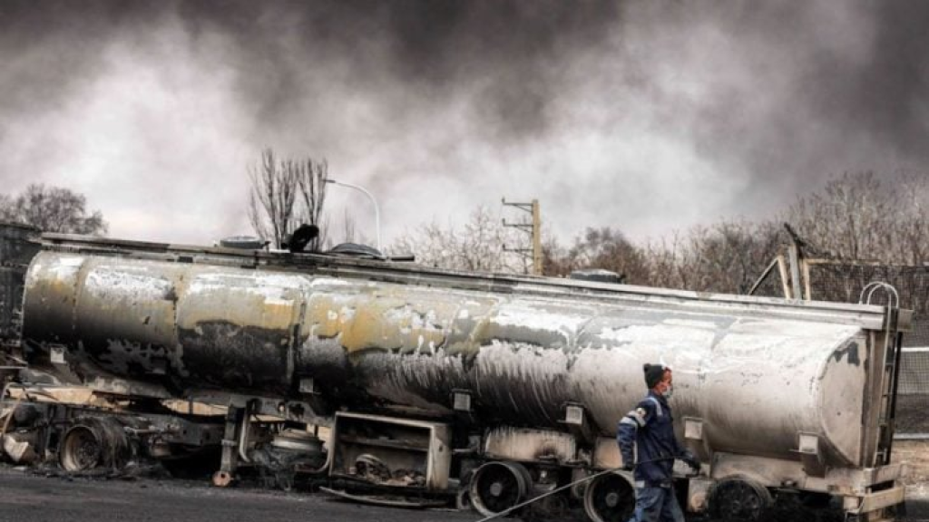 لهذا تسعى إسرائيل لتوسيع الحرب بضرب المنشآت النفطية الإيرانية